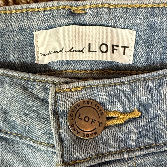 LOFT Light Blue Curvy Skinny Crop Jeans SKU1312 - Picture 2 of 8